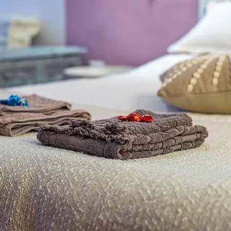 Guest house White & Gold